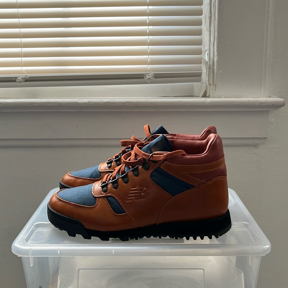 Pair of new balance, camel leather size 10 1/2 like new but without the box